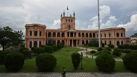 A Paraguayan soldier walks next to the Palacio de Lopez Presidential Palace in Asuncion on January 16, 2026. (Photo by Luis ROBAYO / AFP)