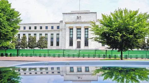 El vicepresidente de la Reserva Federal de Estados Unidos nsistió en que el banco central de Estados Unidos continúa "fuertemente comprometida" con la estabilidad de precios.

Para más información del tema, visita: https://www.eleconomista.com.mx/economia/philip-jefferson-fed-muestra-optimista-perspectivas-economicas-eu-20260206-798811.html 

¡Síguenos en nuestras redes sociales para mantenerte informado!

Twitter: https://twitter.com/eleconomista 
Facebook: https://www.facebook.com/ElEconomista.mx
Instagram: https://www.instagram.com/eleconomistamx
LinkedIn: https://www.linkedin.com/company/el-economista/

#ElEconomista #Fed