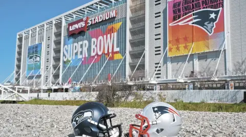 Será este domingo por la noche cuando la lógica de las apuestas y los pronósticos de los expertos se enfrenten a la realidad del campo y, como siempre en un Super Bowl, una sola jugada puede cambiarlo todo.

Para más información del tema, visita: https://www.eleconomista.com.mx/deportes/super-bowl-2026-ganara-seahawks-vs-patriots-esto-dicen-analistas-nfl-20260207-798858.html

¡Síguenos en nuestras redes sociales para mantenerte informado!

Twitter: https://twitter.com/eleconomista 
Facebook: https://www.facebook.com/ElEconomista.mx
Instagram: https://www.instagram.com/eleconomistamx
LinkedIn: https://www.linkedin.com/company/el-economista/
T

#ElEconomista #EETV #SuperBowl #Seahawks #NFL