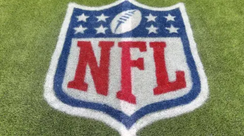 Es el espectáculo deportivo más grande que hay en Estados Unidos.

Para más información del tema, visita: https://www.eleconomista.com.mx/deportes/cifras-curiosas-exorbitantes-super-bowl-20260208-798889.html

¡Síguenos en nuestras redes sociales para mantenerte informado!

Twitter: https://twitter.com/eleconomista 
Facebook: https://www.facebook.com/ElEconomista.mx
Instagram: https://www.instagram.com/eleconomistamx
LinkedIn: https://www.linkedin.com/company/el-economista/


#ElEconomista #EETV