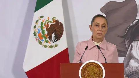 La presidenta Claudia Sheinbaum afirmó que el gobierno mexicano mantendrá y reforzará el apoyo humanitario al pueblo de Cuba, al considerar “muy injustas” las sanciones impuestas por Estados Unidos a los países que envían petróleo a la isla.

Para más información del tema, visita: https://www.eleconomista.com.mx/politica/sheinbaum-asegura-mantendra-ayuda-humanitaria-cuba-califica-injustas-sanciones-isla-20260209-799028.html

Twitter: https://twitter.com/eleconomista 
Sitio web: https://www.eleconomista.com.mx/ 
Facebook: https://www.facebook.com/ElEconomista.mx 
Instagram: https://www.instagram.com/eleconomistamx

#ElEconomista #CapitalHumano #EETV