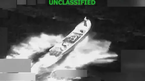 Con el argumento de combatir el narcotráfico, el gobierno del presidente Donald Trump desplegó en septiembre un contingente de militar en el Caribe y el Pacífico oriental, donde al menos 38 embarcaciones han sido destruidas.