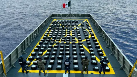 El aseguramiento de aproximadamente 188 bultos de cocaína derivó del intercambio de información con la Guardia Costera de Estados Unidos y la Fuerza Interagencial Conjunta del Comando Sur