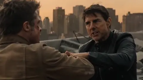 La asociación de los grandes estudios de Hollywood acusa al servicio chino de generación de videos Seedance de utilizar obras estadounidenses protegidas por derechos de autor "a escala masiva".

Para más información del tema, visita: https://www.eleconomista.com.mx/arteseideas/hollywood-lanza-ia-china-seedance-crear-pelea-tom-cruise-brad-pitt-20260213-799763.html

¡Síguenos en nuestras redes sociales para mantenerte informado!

Twitter: https://twitter.com/eleconomista 
Facebook: https://www.facebook.com/ElEconomista.mx
Instagram: https://www.instagram.com/eleconomistamx
LinkedIn: https://www.linkedin.com/company/el-economista/
 
#ElEconomista #EETV