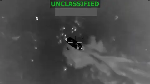 La embarcación supuestamente estaría operada por "organizaciones terroristas designadas".