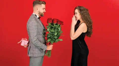 El 14 de febrero encarecen rosas, girasoles y tulipanes, entre otras flores, para los comerciantes y, por ende, para el consumidor final.

Para más información del tema, visita: https://www.eleconomista.com.mx/finanzaspersonales/flores-nubes-precios-disparan-100-dia-san-valentin-20260214-799861.html

¡Síguenos en nuestras redes sociales para mantenerte informado!

Twitter: https://twitter.com/eleconomista 
Facebook: https://www.facebook.com/ElEconomista.mx
Instagram: https://www.instagram.com/eleconomistamx
LinkedIn: https://www.linkedin.com/company/el-economista/

#ElEconomista #EETV #Flores #SanValentín