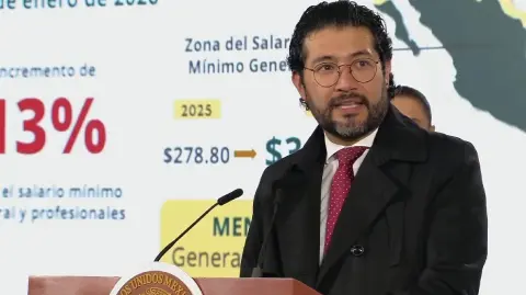 Explicó que la implementación de la reducción será gradual, iniciando con 46 horas en 2027 hasta llegar a 40 horas en 2030, con el fin de permitir la adaptación de las empresas.

Para más información del tema, visita: https://www.eleconomista.com.mx/capital-humano/titular-trabajo-defiende-reforma-40-horas-mentira-trabaje-gane-20260215-799960.html 

¡Síguenos en nuestras redes sociales para mantenerte informado!

Twitter: https://twitter.com/eleconomista 
Facebook: https://www.facebook.com/ElEconomista.mx
Instagram: https://www.instagram.com/eleconomistamx
LinkedIn: https://www.linkedin.com/company/el-economista/

#ElEconomista #ReformaLaboral