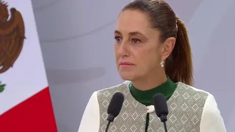 Exportaciones mexicanas alcanzaron cifra histórica y comercio bilateral superó 872 mil millones de dólares; la presidenta resalta integración económica con soberanía.

Para más información del tema, visita: https://www.eleconomista.com.mx/politica/sheinbaum-celebra-record-comercial-eu-destaca-mexico-principal-socio-economico-20260220-800865.html

¡Síguenos en nuestras redes sociales para mantenerte informado!

Twitter: https://twitter.com/eleconomista 
Facebook: https://www.facebook.com/ElEconomista.mx
Instagram: https://www.instagram.com/eleconomistamx
LinkedIn: https://www.linkedin.com/company/el-economista/

#ElEconomista #EETV