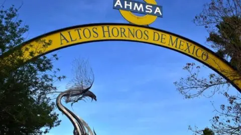 La presidenta Claudia Sheinbaum afirmó que el gobierno federal exigió que se garantice justicia para los trabajadores de Altos Hornos de México y que se busque la reactivación de la siderúrgica, esto, en medio del proceso legal que enfrenta la empresa.

Para más información del tema, visita: https://www.eleconomista.com.mx/ 

¡Síguenos en nuestras redes sociales para mantenerte informado!

Twitter: https://twitter.com/eleconomista 
Facebook: https://www.facebook.com/ElEconomista.mx
Instagram: https://www.instagram.com/eleconomistamx
LinkedIn: https://www.linkedin.com/company/el-economista/

#ElEconomista #Sheinbaum #AltosHornosdeMéxico