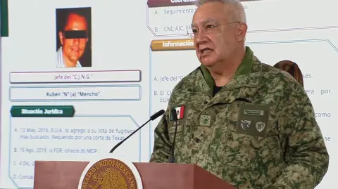 El gobierno de México detalló que la operación, que dio como resultado el abatimiento de Nemecio Oseguera Cervantes, alias “El Mencho”, fue resultado de trabajos de Inteligencia Militar Central y del intercambio de información con autoridades de Estados Unidos.

Para más información del tema, visita: https://www.eleconomista.com.mx/politica/defensa-detalla-operacion-abatir-mencho-pareja-sentimental-clave-ubicarlo-20260223-801185.html

¡Síguenos en nuestras redes sociales para mantenerte informado!

Twitter: https://twitter.com/eleconomista 
Facebook: https://www.facebook.com/ElEconomista.mx
Instagram: https://www.instagram.com/eleconomistamx
LinkedIn: https://www.linkedin.com/company/el-economista/

#ElEconomista #EETV