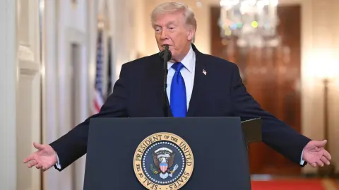 Donald Trump promete un discurso desafiante para la noche de este martes.