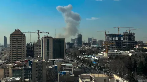 El ataque de Estados Unidos e Israel lanzado el sábado contra Irán y la respuesta de Teherán contra otros países de la región desataron fuertes reacciones internacionales, que reflejan una gran inquietud por el riesgo de una escalada regional.

¡Síguenos en nuestras redes sociales para mantenerte informado!

Twitter: https://twitter.com/eleconomista 
Facebook: https://www.facebook.com/ElEconomista.mx
Instagram: https://www.instagram.com/eleconomistamx
LinkedIn: https://www.linkedin.com/company/el-economista/

#ElEconomista #Irán