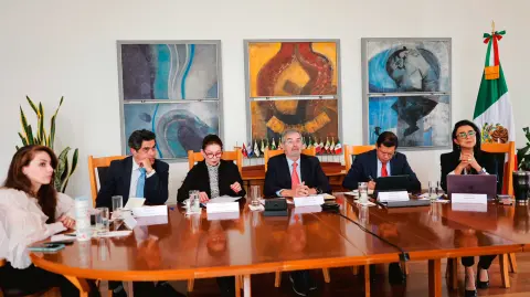 El canciller Juan Ramón de la Fuente conversó con embajadores en Medio Oriente.