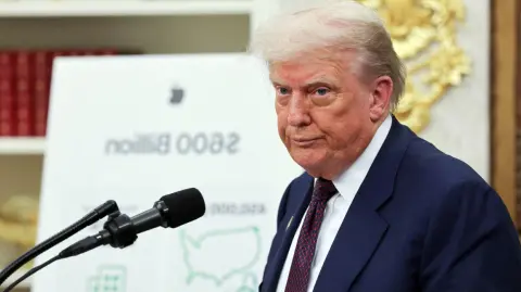 La agencia ⁠aduanera de Estados Unidos está ⁠preparando un sistema que estará listo para procesar los ‌reembolsos de los aranceles recaudados ⁠ilegalmente.

Para más información del tema, visita: https://www.eleconomista.com.mx/empresas/agencia-aduanas-eu-tendra-listo-sistema-reembolsos-aranceles-45-dias-20260306-803050.html

¡Síguenos en nuestras redes sociales para mantenerte informado!

Twitter: https://twitter.com/eleconomista 
Facebook: https://www.facebook.com/ElEconomista.mx
Instagram: https://www.instagram.com/eleconomistamx
LinkedIn: https://www.linkedin.com/company/el-economista/

#ElEconomista #EETV