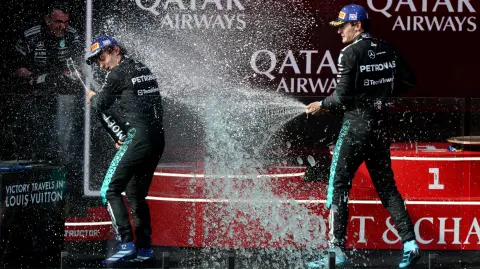 George Russell y Kimi Antonelli celebrando.