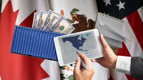 El 83% de los sectores productivos en México respaldan el Tratado México, Estados Unidos, Canadá (T-MEC) de cara a la revisión del acuerdo del 2026.

Para más información del tema, visita: https://www.eleconomista.com.mx/empresas/83-sectores-mexico-respaldan-t-mec-ven-focos-rojos-aranceles-20260309-803352.html

¡Síguenos en nuestras redes sociales para mantenerte informado!

Twitter: https://twitter.com/eleconomista 
Facebook: https://www.facebook.com/ElEconomista.mx
Instagram: https://www.instagram.com/eleconomistamx
LinkedIn: https://www.linkedin.com/company/el-economista/

#ElEconomista #EETV
