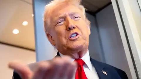 El presidente de Estados Unidos dijo en una entrevista telefónica que el conflicto está "muy avanzado" respecto al calendario de cuatro a cinco semanas que se había fijado anteriormente.

Para más información del tema, visita: https://www.eleconomista.com.mx/internacionales/donald-trump-afirma-guerra-iran-practicamente-terminada-20260309-803372.html

¡Síguenos en nuestras redes sociales para mantenerte informado!

Twitter: https://twitter.com/eleconomista 
Facebook: https://www.facebook.com/ElEconomista.mx
Instagram: https://www.instagram.com/eleconomistamx
LinkedIn: https://www.linkedin.com/company/el-economista/

#ElEconomista #EETV