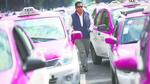 El titular de Marina afirma que se busca equilibrar la operación entre taxis concesionados y plataformas digitales; propone zonas de ascenso fuera de la terminal.

Para más información del tema, visita: https://www.eleconomista.com.mx/politica/marina-planea-establecer-zona-cercana-aicm-taxistas-aplicacion-20260313-804127.html

¡Síguenos en nuestras redes sociales para mantenerte informado!

Twitter: https://twitter.com/eleconomista 
Facebook: https://www.facebook.com/ElEconomista.mx
Instagram: https://www.instagram.com/eleconomistamx
LinkedIn: https://www.linkedin.com/company/el-economista/

#ElEconomista #AICM