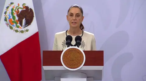 La ⁠presidenta Claudia ⁠Sheinbaum calificó ​la mañana de este ​viernes de "bueno" el anuncio de Cuba ‌de ​que ha iniciado un diálogo con Estados Unidos, y afirmó ​que México jugó ⁠papel ⁠de ⁠promoción ‌de ⁠las potenciales conversaciones ​entre autoridades ‌cubanas y estadounidenses.

Para más información del tema, visita: https://www.eleconomista.com.mx/politica/sheinbaum-celebra-inicio-dialogo-cuba-eu-explica-papel-jugo-mexico-20260313-804118.html 

¡Síguenos en nuestras redes sociales para mantenerte informado!

Twitter: https://twitter.com/eleconomista 
Facebook: https://www.facebook.com/ElEconomista.mx
Instagram: https://www.instagram.com/eleconomistamx
LinkedIn: https://www.linkedin.com/company/el-economista/

#ElEconomista #EETV