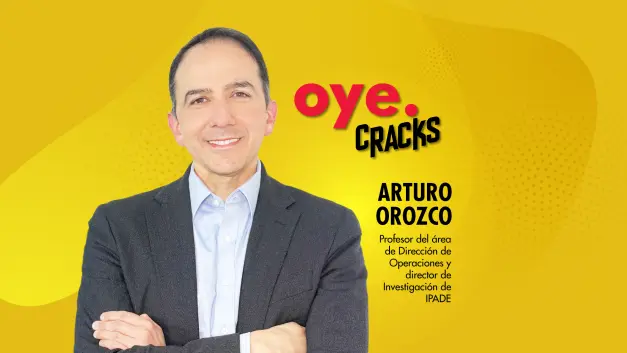 La industria automotriz atraviesa una reconfiguración estructural marcada por la electrificación, la digitalización y la presión geopolítica sobre las cadenas de suministro. 
En este episodio de Oye.Cracks, Ximena Bravo conversa con Arturo Orozco, profesor del IPADE Business School, sobre cómo estos cambios están redefiniendo el papel de México en la nueva movilidad global.
¿Qué tan preparada está la proveeduría nacional en baterías, software y semiconductores? ¿Puede el país evolucionar de ensamblador estratégico a hub de innovación automotriz?
Un análisis puntual sobre competitividad, valor agregado y el futuro industrial de México. ¡No te lo pierdas!
https://www.ipade.mx/perfeccionamiento-directivo/alta-direccion-d-1/