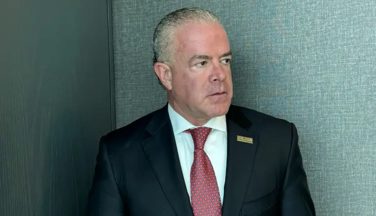 FGR investiga a Raúl Rocha, presidente de Miss Universo, por tráfico de  drogas y armas