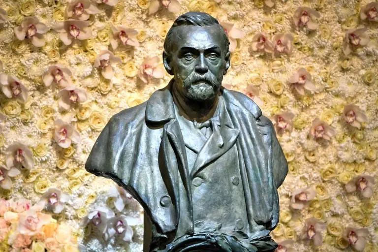 main image
