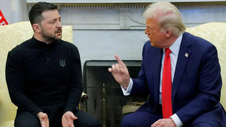 El líder ucraniano discrepó duramente con el presidente de Estados Unidos y el vicepresidente JD Vance sobre el conflicto, subrayando cómo el cambio de Gobierno en Washington ha socavado los intentos de Kiev de mantener el apoyo occidental a su esfuerzo bélico.
Para más información del tema, visita: https://www.eleconomista.com.mx/internacionales/zelenski-abandona-casa-blanca-firmar-acuerdo-trump-20250228-748443.html
¡Síguenos en nuestras redes sociales para mantenerte informado!
Twitter: https://twitter.com/eleconomista
Facebook: https://www.facebook.com/ElEconomista.mx
Instagram: https://www.instagram.com/eleconomistamx
LinkedIn: https://www.linkedin.com/company/el-economista/
#ElEconomista #EETV