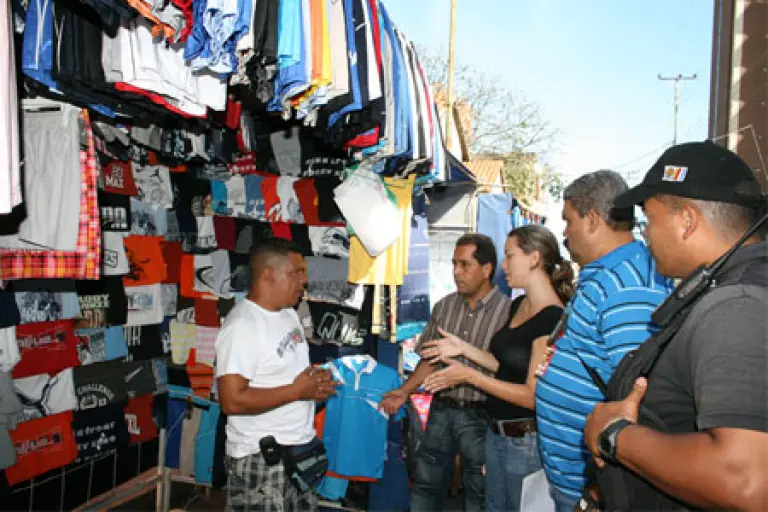 Prevén repunte de comercio informal en 2012