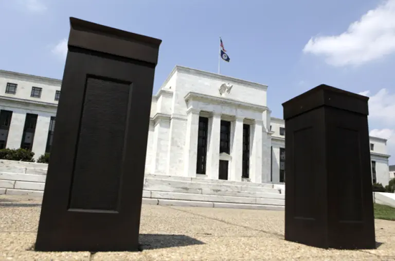 Economía de EU se expande a ritmo lento: Fed