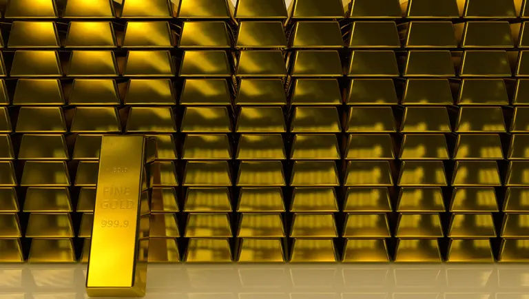 Oro sube 3% tras recorte de tasas de interés en EU