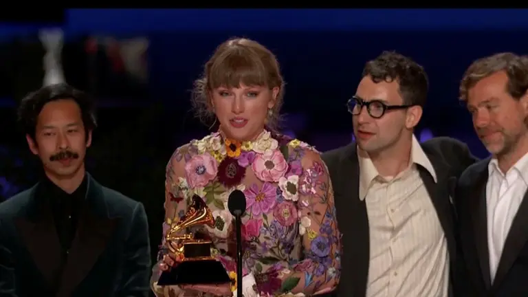Taylor Swift ganó el Grammy al Album del Año por "Folklore". Foto: Reuters
