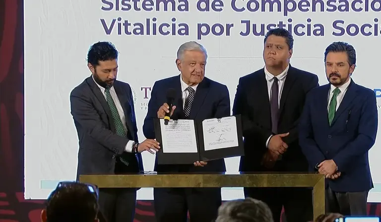 AMLO firma el decreto del “Sistema de Compensación Vitalicia por Justicia Social”, para beneficiar a los trabajadores del SME despedidos en el gobierno de Felipe Calderón.