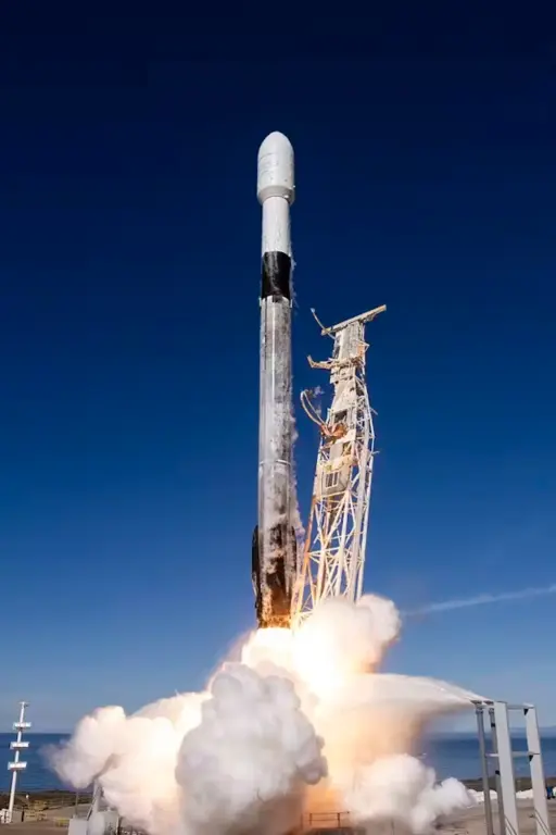 El Falcon 9 (que utiliza aluminio-litio) es el primer cohete reutilizable de clase orbital del mundo. La reutilización permite recuperar las partes más caras del cohete, lo que reduce el coste del acceso al espacio.