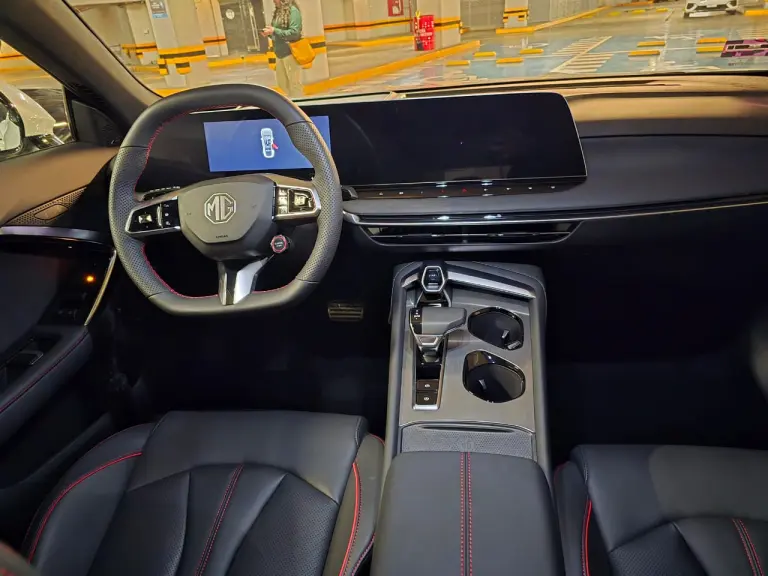 Ambas versiones cuentan con Apple CarPlay y Android Auto. El sistema de audio está firmado por Bose y tiene 10 bocinas. Foto EE: Marcos Martínez