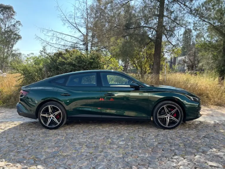 La electrónica le confiere 4 modos de manejo. Desde el volante se puede presionar el
botón que activa la modalidad Super Sport. Foto EE: Marcos Martínez