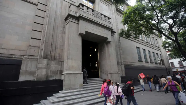 La posición de Alberto Pérez Dayán impediría la aprobación del proyecto de sentencia en análisis que propone declarar la invalidez de la elección popular de magistrados y jueces, y validar la de ministros.
Para más información del tema, visita: https://www.eleconomista.com.mx/politica/suprema-corte-avala-partidos-politico-puedan-impugnar-reforma-judicial-20241105-732936.html
¡Síguenos en nuestras redes sociales para mantenerte informado!
Twitter: https://twitter.com/eleconomista
Facebook: https://www.facebook.com/ElEconomista.mx
Instagram: https://www.instagram.com/eleconomistamx
LinkedIn: https://www.linkedin.com/company/el-economista/
#ElEconomista #EETV