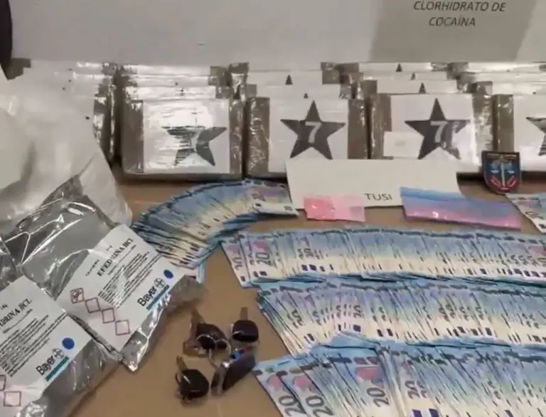 La Policía Nacional incautó más de 21,000 euros en efectivo.