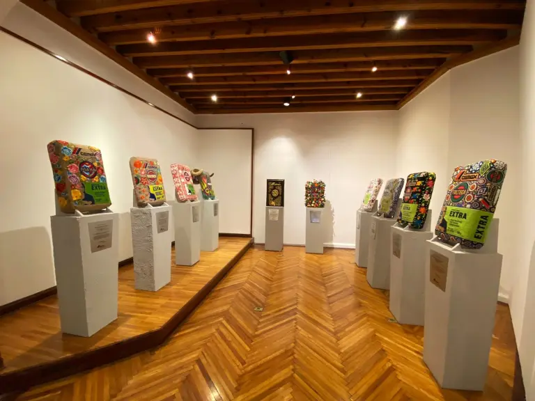 Exposición Sacos Cemex en el Franz Mayer