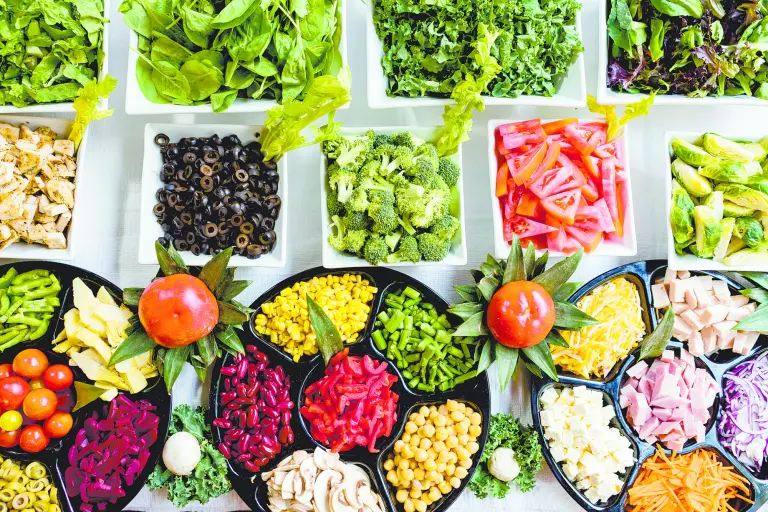 El huerto ofrece variedades de coliflores, colinabos y diversos vegetales que enaltecen la cocina local.
