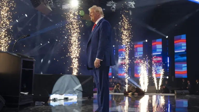 Donald Trump dijo la mañana de este martes que le gustaría cambiarle el nombre al Golfo de México por el de "Golfo de América", en cuanto asuma la presidencia de Estados Unidos dentro de dos semanas.
Para más información del tema, visita: https://www.eleconomista.com.mx/internacionales/trump-amenaza-cambiar-nombre-golfo-mexico-golfo-america-20250107-740876.html
¡Síguenos en nuestras redes sociales para mantenerte informado!
Twitter: https://twitter.com/eleconomista
Facebook: https://www.facebook.com/ElEconomista.mx
Instagram: https://www.instagram.com/eleconomistamx
LinkedIn: https://www.linkedin.com/company/el-economista/
#ElEconomista #EETV