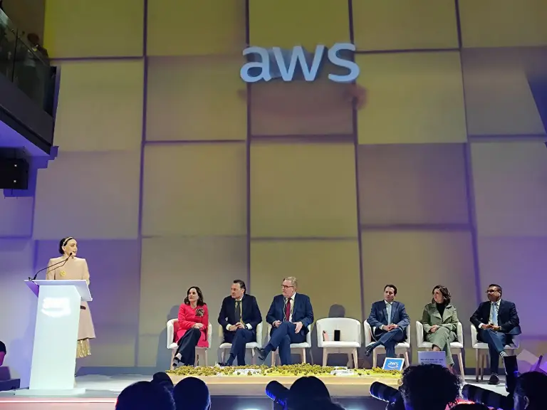 El anuncio de la inauguración del centro de datos de AWS se realizó durante la conferencia matutina de la presidenta Claudia Sheinbaum y en un evento especial en el Centro Histórico de la Ciudad de México.