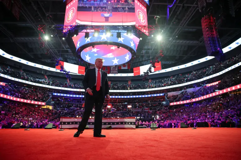 Donald Trump asistió a un mitin en el estadio Capital One Arena de Washington.