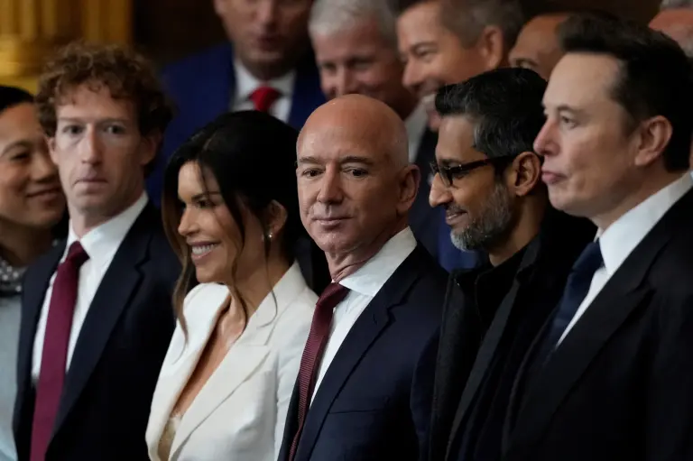 Los empresarios tecnológicos Mark Zuckerberg, Jeff Bezos y Elon Musk fueron parte de los invitados a la ceremonia de investidura de Donald Trump. Foto: Reuters