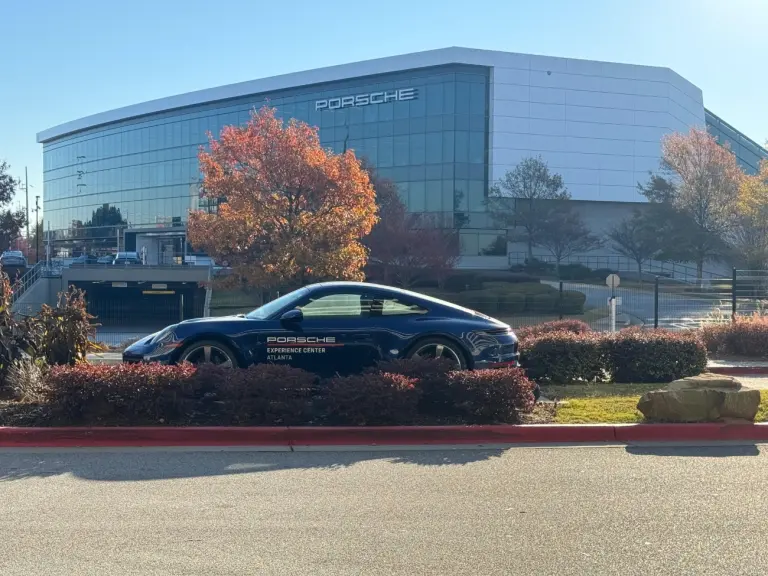 Además de Atlanta, Porsche cuenta con Centros de Experiencia en Los Ángeles y Birmingham. La razón es acercarse a sus clientes y fanáticos. Foto: Cortesía