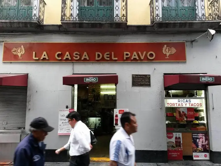 La Casa del Pavo.