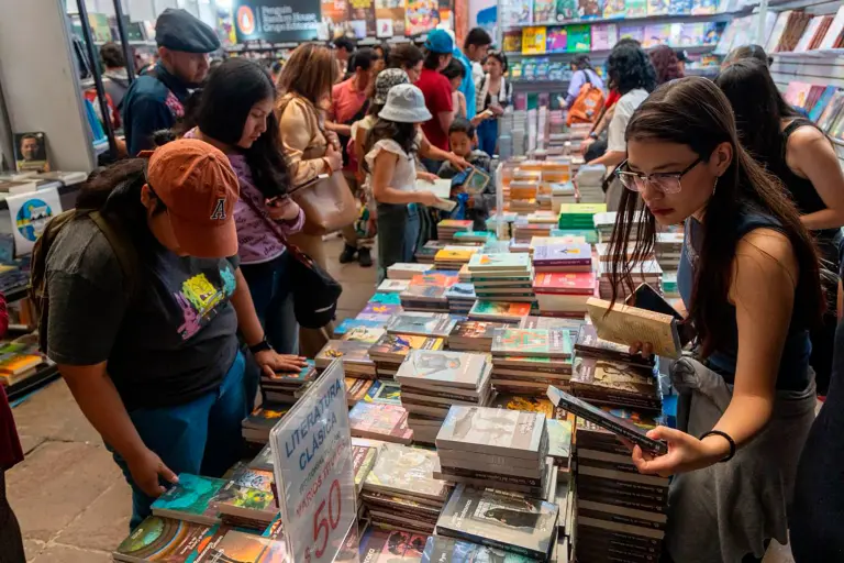 Feria Internacional del Libro del Palacio de Minería.