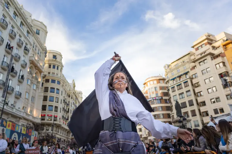 La Cabalgata Ninot es uno de los actos emblemáticos de Fallas de Valencia, donde la comisión fallera desata su creatividad haciendo parodia sobre los temas de actualidad.