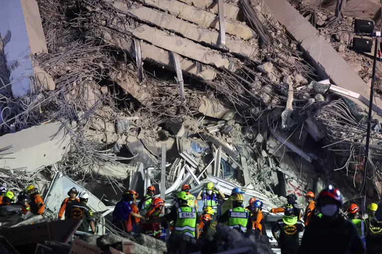 El devastador terremoto de magnitud 7.7 que golpeó este viernes Birmania y Tailandia dejó casi 150 muertos, un balance que se espera que aumente