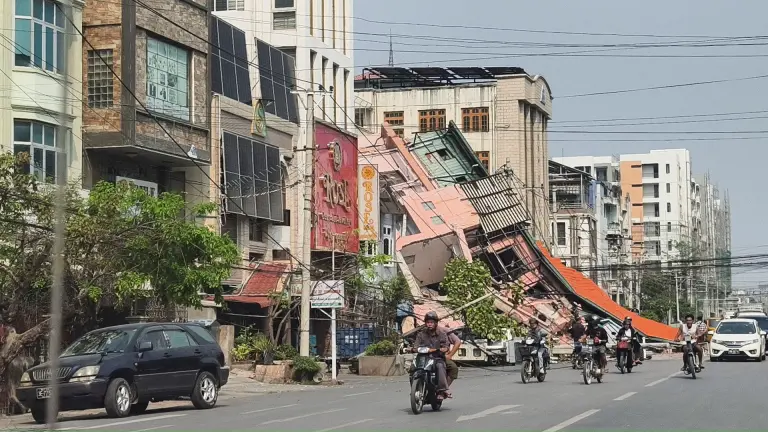 El devastador terremoto de magnitud 7.7 que golpeó este viernes Birmania y Tailandia dejó casi 150 muertos, un balance que se espera que aumente