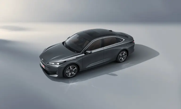 Este sedán se coloca como el híbrido enchufable más accesible del país. Su autonomía eléctrica es de 120 kilómetros de acuerdo al ciclo NEDC. Se venderá en las versiones Luxury (459,900 pesos), y Premium (499,900 pesos).